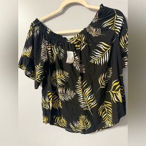 Maurices floral off the shoulder tee. New with tags! 🏷️